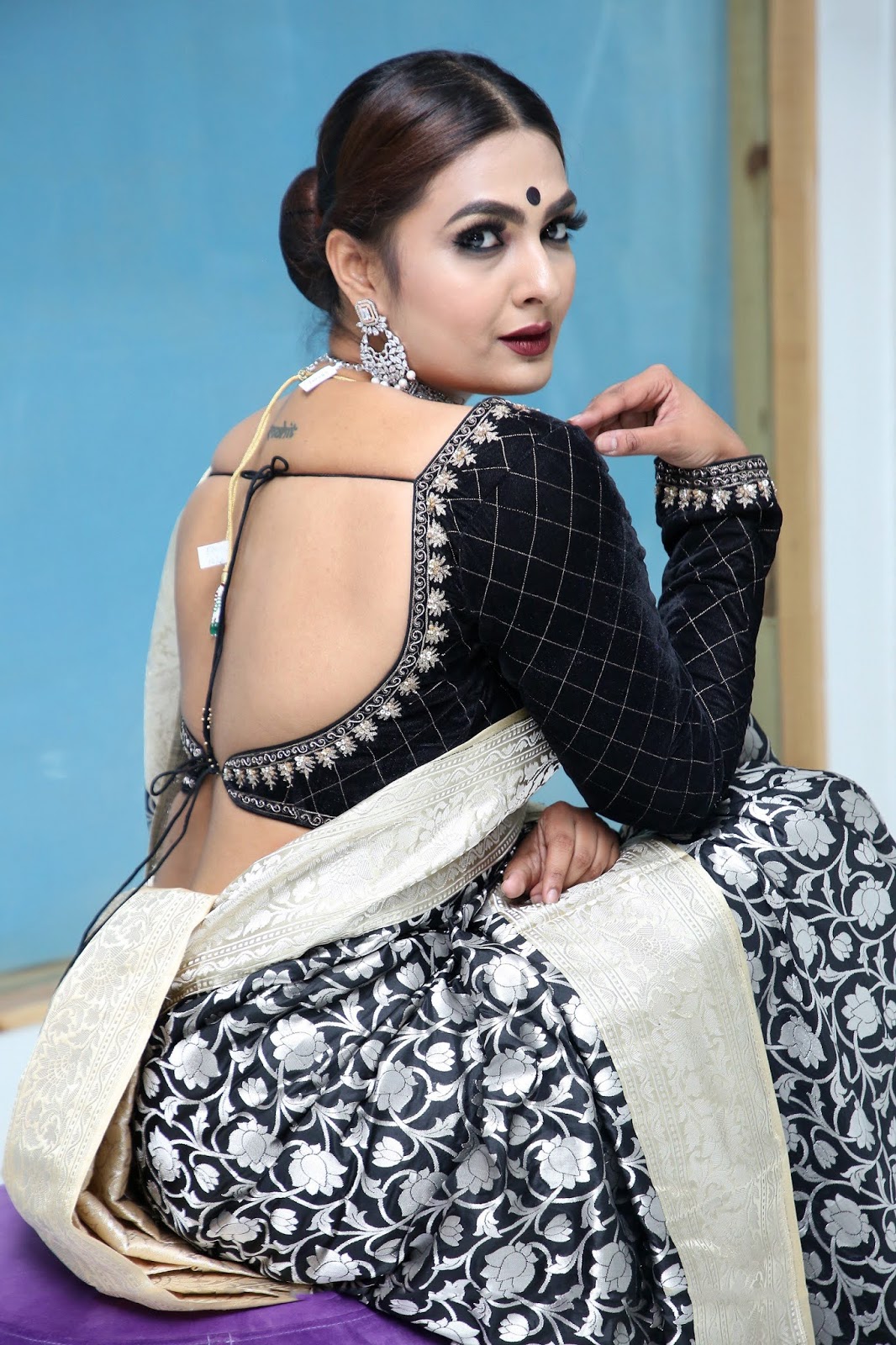 Beautiful Indian Model Neha Deshpande stills in White Saree